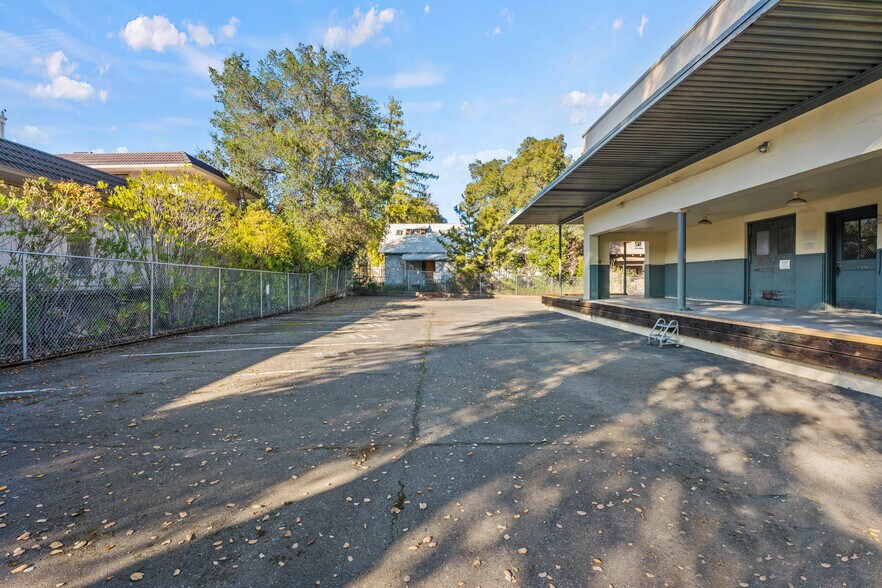 More Photos Of 224 N Oak St, Ukiah Office Residential For Sale
