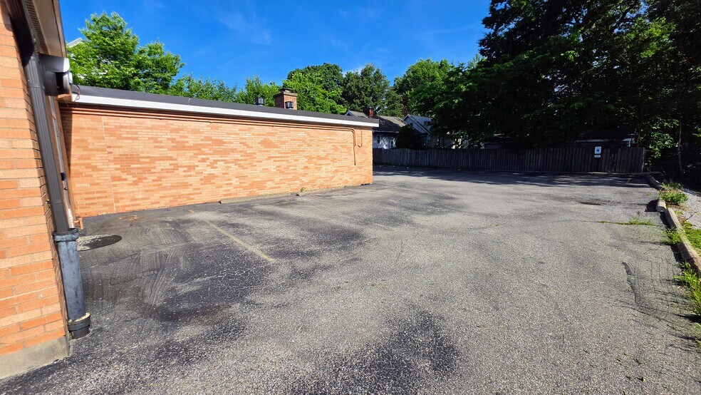 More Photos Of 1848-1850 W Galbraith Rd, Cincinnati Office For Sale