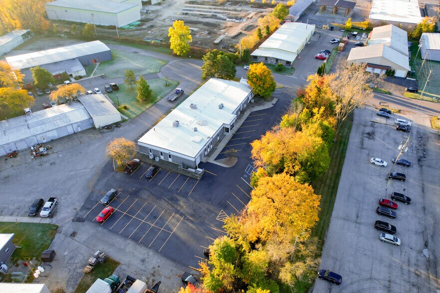 More Photos Of 1407 Rensen St, Lansing Office For Sale