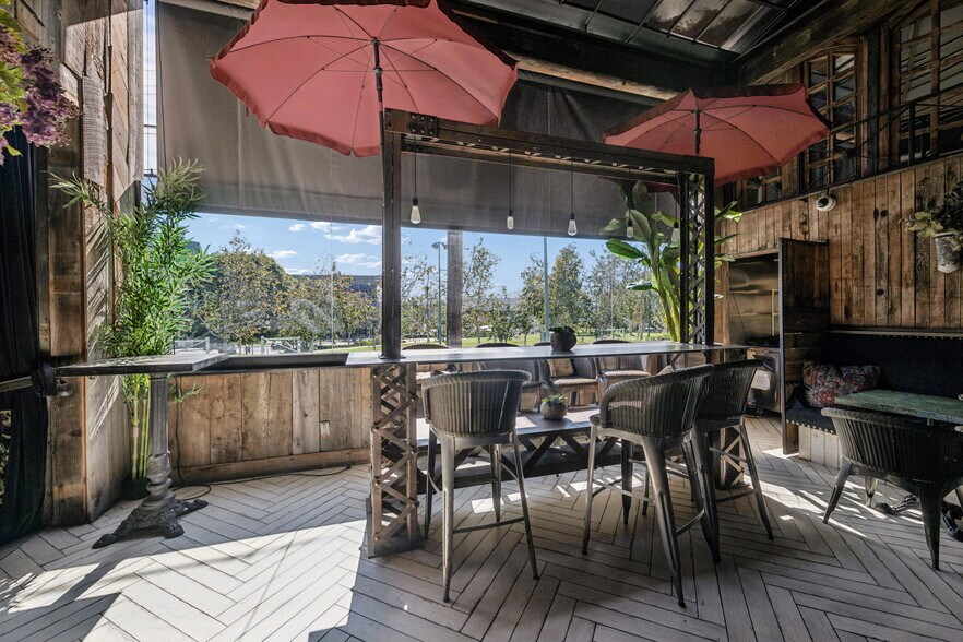 More Photos Of 8928-8930 Santa Monica Blvd, West Hollywood Restaurant For Lease