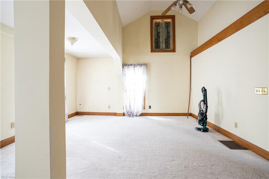 More Photos Of 15355 Old Lincoln Way, Dalton Light Manufacturing For Sale