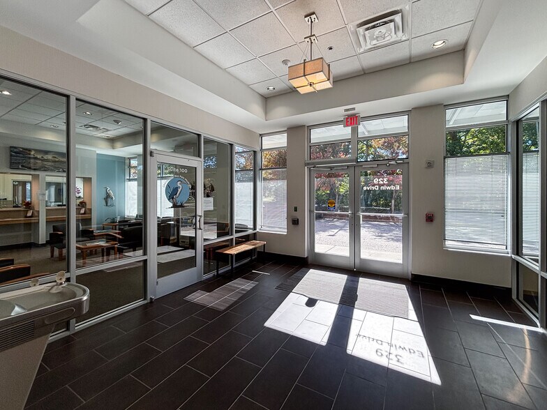 More Photos Of 329 Edwin Dr, Virginia Beach Medical For Lease