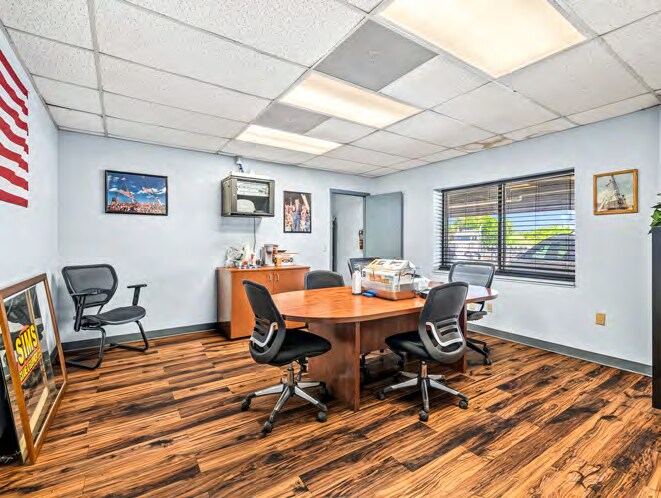 More Photos Of 936 Old Dixie Hwy, Vero Beach Warehouse For Lease