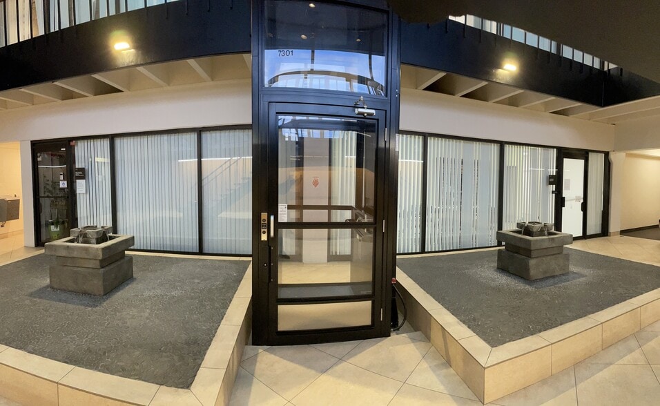 More Photos Of 7301-7337 N Lincoln Ave, Lincolnwood Office For Lease