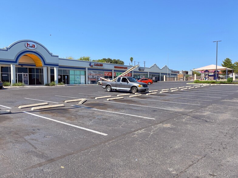 More Photos Of 3655 Fredericksburg Rd, San Antonio Unknown For Lease