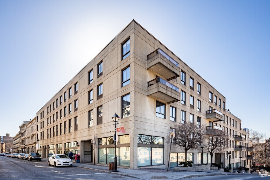 Primary Photo Of 455 Rue Notre-Dame E, Montréal Loft Creative Space For Sale