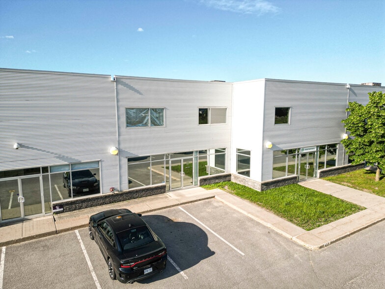 More Photos Of 1225 Gardiners Rd, Kingston Light Distribution For Lease