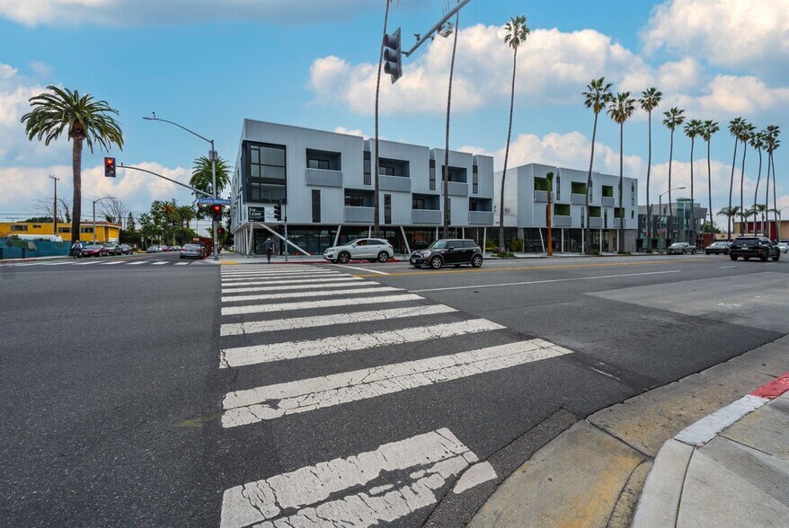 More Photos Of 2828 Santa Monica Blvd, Santa Monica Apartments For Lease