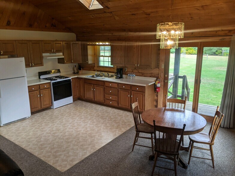 More Photos Of 32600 N State Route 44, Slate Run Hotel For Sale