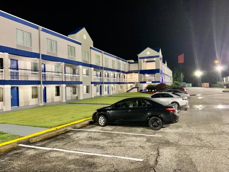 More Photos Of 5601 Carmichael Rd, Montgomery Hotel For Sale