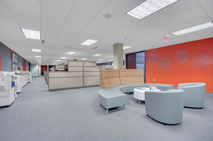 More Photos Of 31700 Middlebelt Rd, Farmington Hills Office For Lease