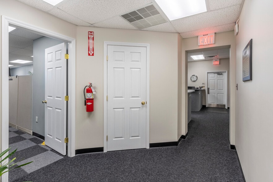 More Photos Of 5095 Crookshank Rd, Cincinnati Light Manufacturing For Sale