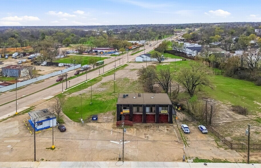 More Photos Of 2908 11th St, Dallas Office For Sale