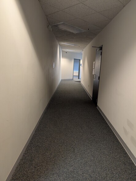 More Photos Of 258 Corporate Dr, Madison Office For Lease