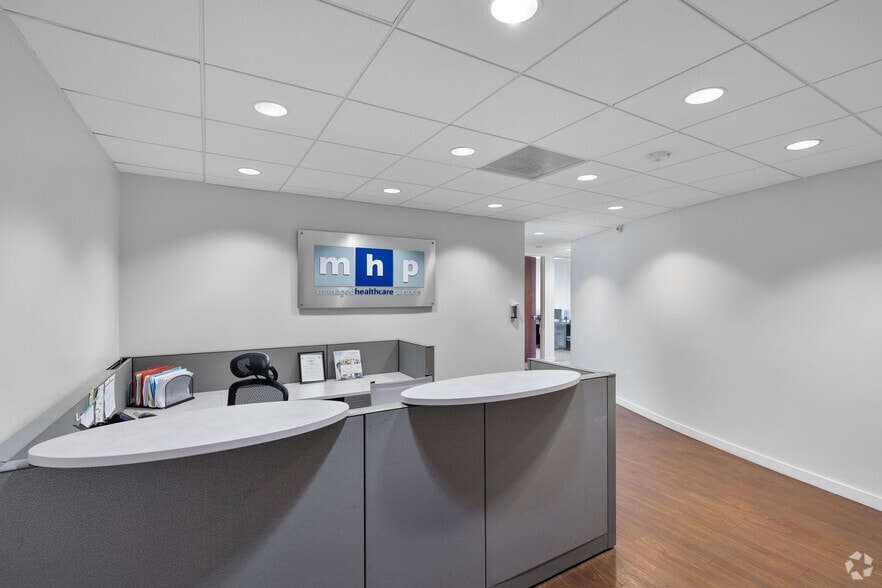 More Photos Of 8700 W Flagler St, Miami Office For Lease