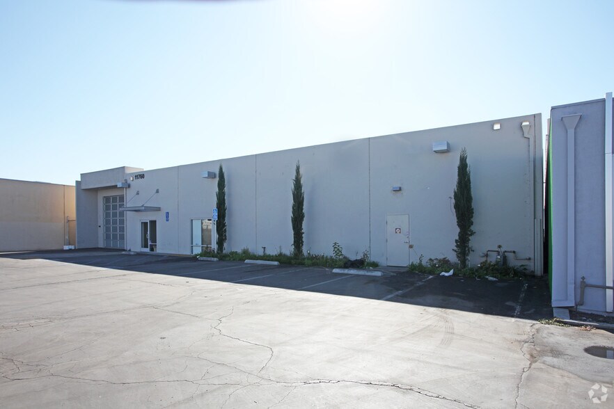 More Photos Of 11760 Slauson Ave, Santa Fe Springs Manufacturing For Lease