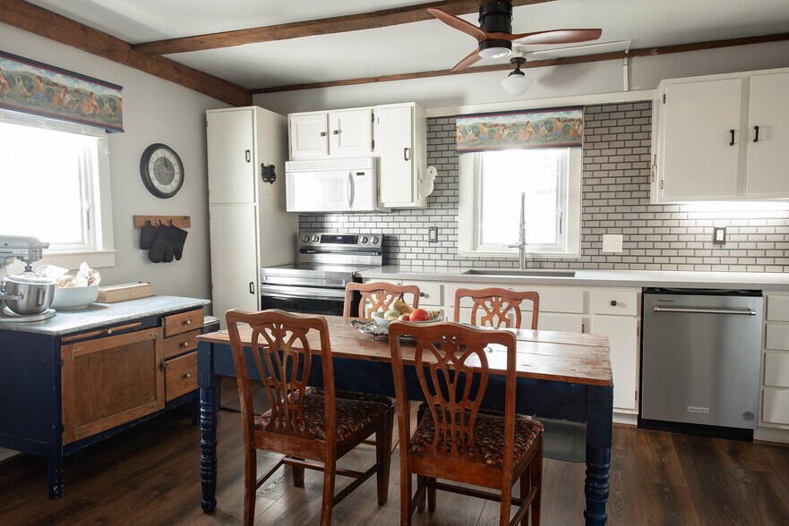 More Photos Of 477 W First St, Blue Ridge Hospitality For Sale