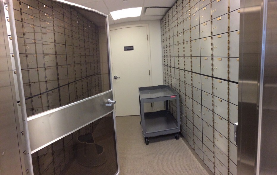 More Photos Of 1725 N McGovern St, Highland Park Medical For Lease