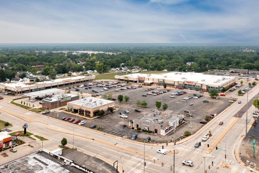 More Photos Of 4125 N Sheridan Rd, Peoria Unknown For Lease