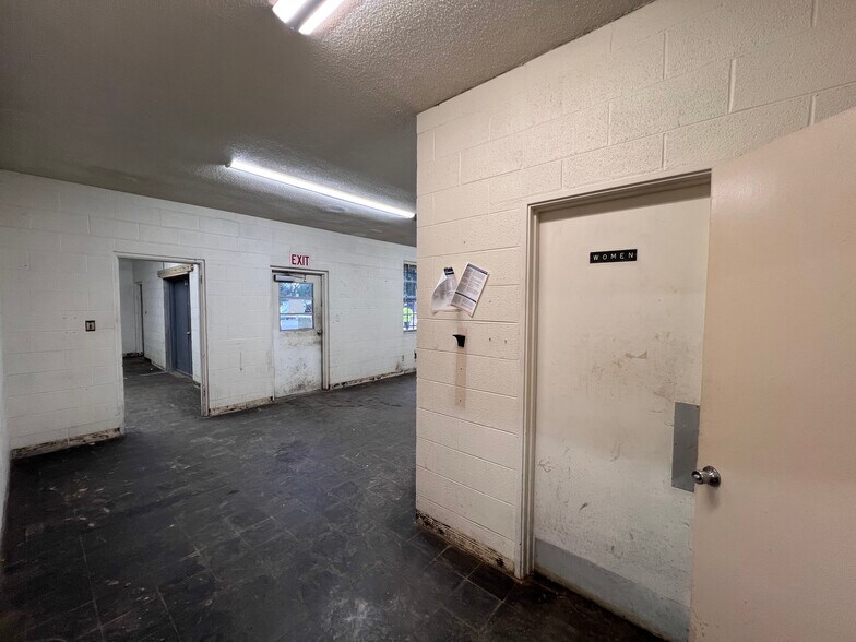 More Photos Of 211 W Walnut Ave, McKenzie General Retail For Lease