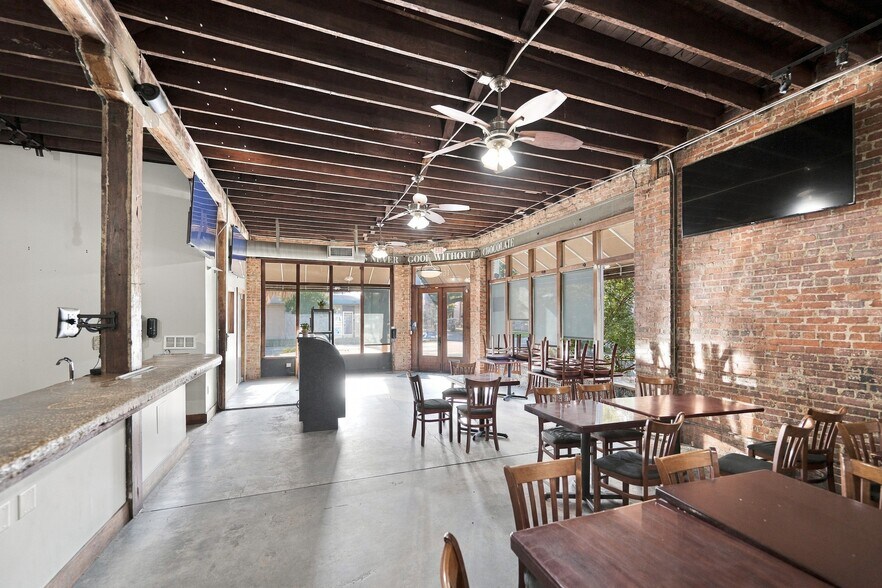 More Photos Of 1602-1608 Walnut St, Jacksonville Restaurant For Sale