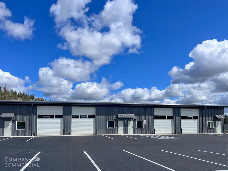 More Photos Of 64415 Strickler Ave, Bend Warehouse For Lease