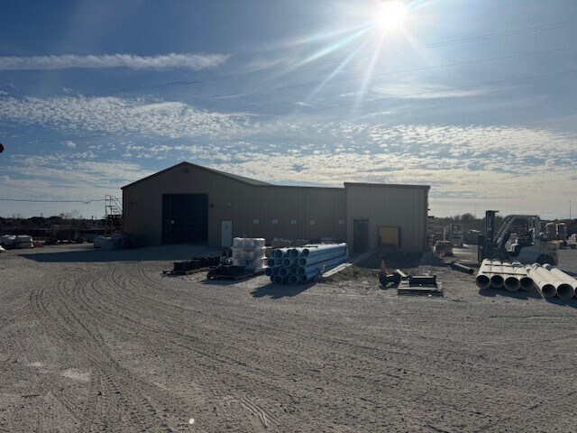 More Photos Of 200 Bunton Creek Rd, Kyle Distribution For Lease