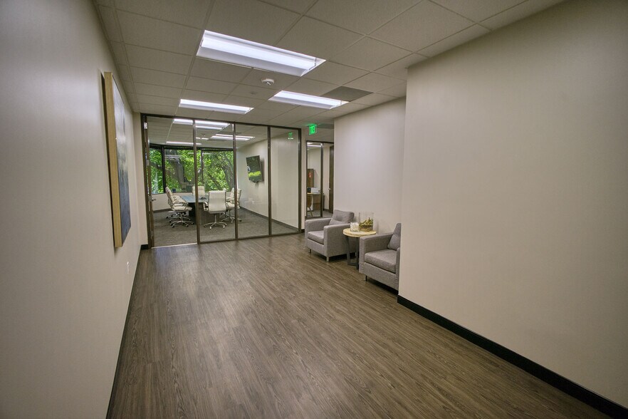 More Photos Of 11496 Luna Rd, Farmers Branch Flex For Lease