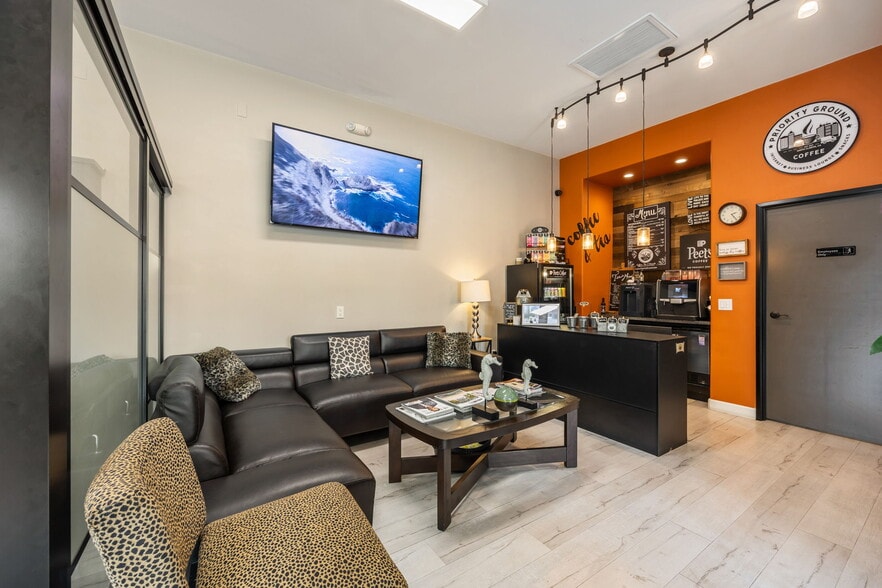 More Photos Of 20605 Soledad Canyon Rd, Canyon Country Office For Sale