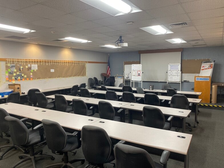 More Photos Of 79 Monroe St, Amesbury Manufacturing For Sale