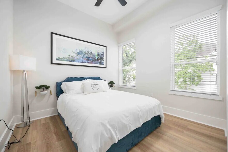 More Photos Of 214 Welch St, Houston Apartments For Sale