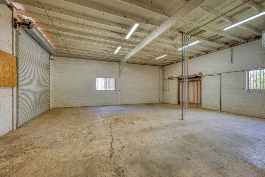 More Photos Of 2810 W Highway 1431, Kingsland Flex For Sale