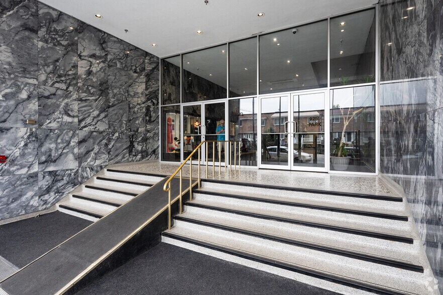 More Photos Of 9250 Av Du Parc, Montréal Office For Sale