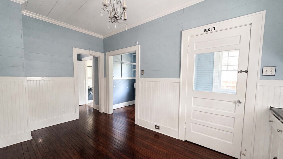 More Photos Of 815 E Main St, League City Office For Sale