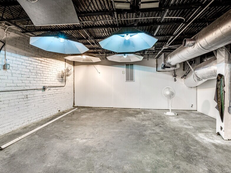 More Photos Of 212 W Main St, Shawnee Storefront Retail Office For Lease