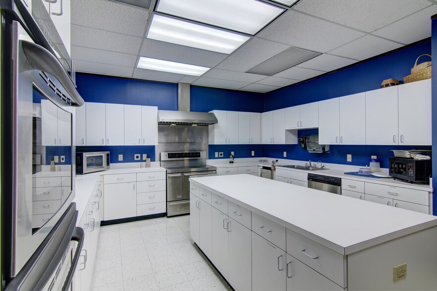 More Photos Of 16000 Memorial Dr, Houston Medical For Lease