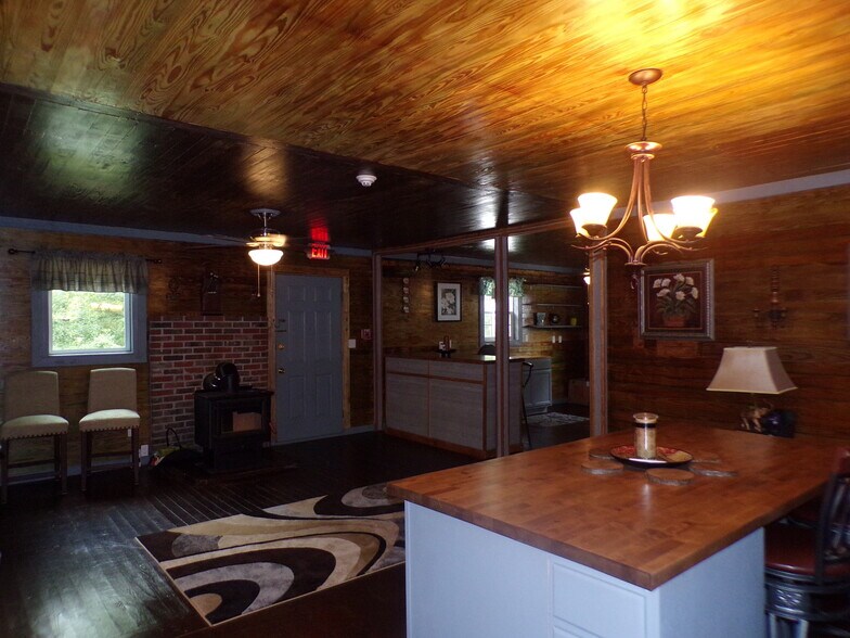 More Photos Of 450 S Oak St, Jackson Storefront Retail Office For Sale