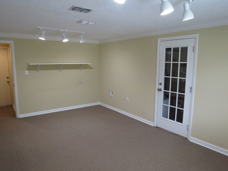 More Photos Of 1977 Dundee Dr, Winter Park Medical For Sale