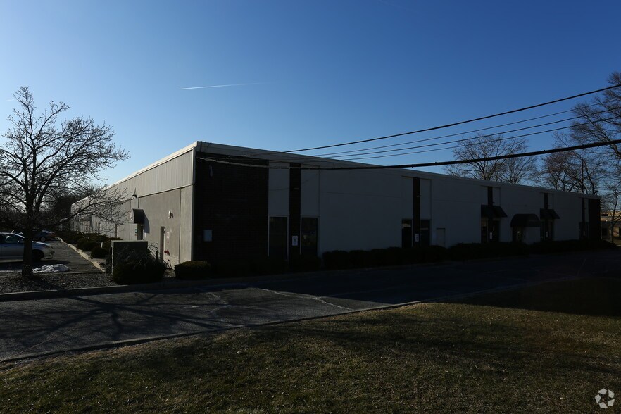 More Photos Of 370 Campus Dr, Somerset Office For Lease