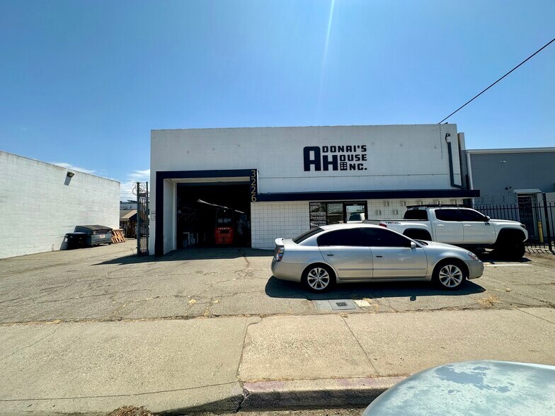 More Photos Of 3226 Franklin Ave, Riverside Manufacturing For Sale