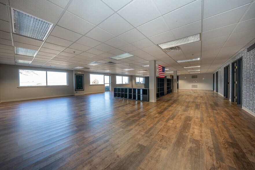 More Photos Of 9 Iron Bridge Dr, Collegeville Warehouse For Lease