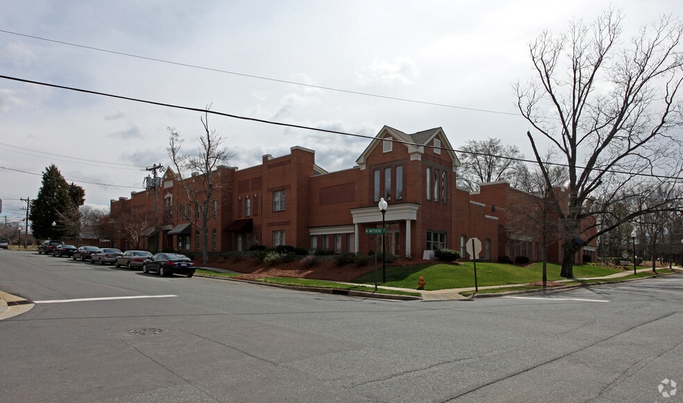 More Photos Of 211 W Matthews St, Matthews Office For Sale