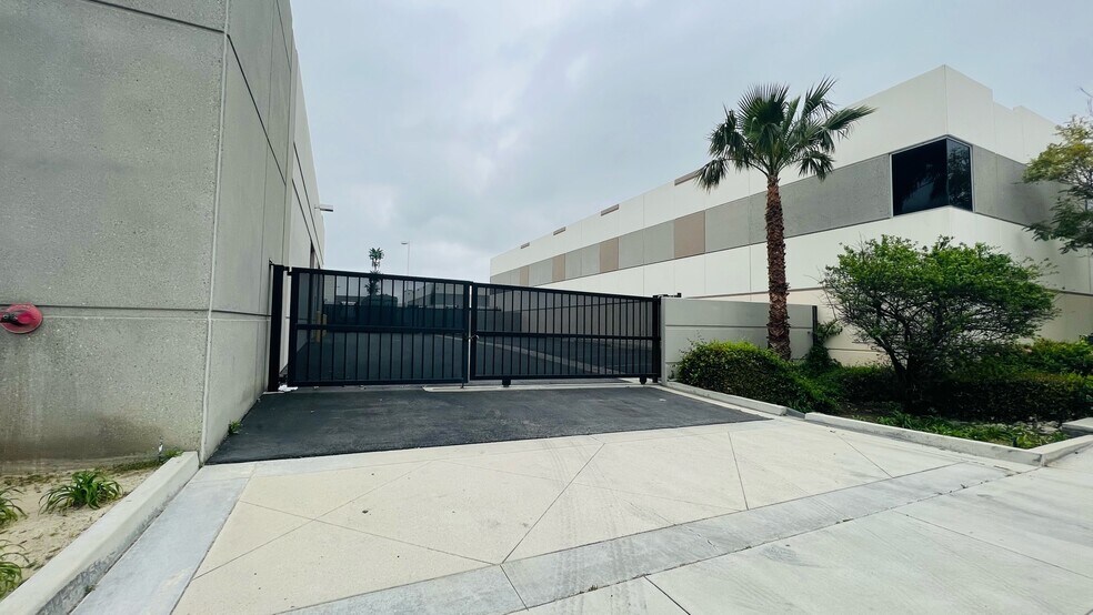 More Photos Of 390 N Ponderosa Ave, Ontario Warehouse For Sale