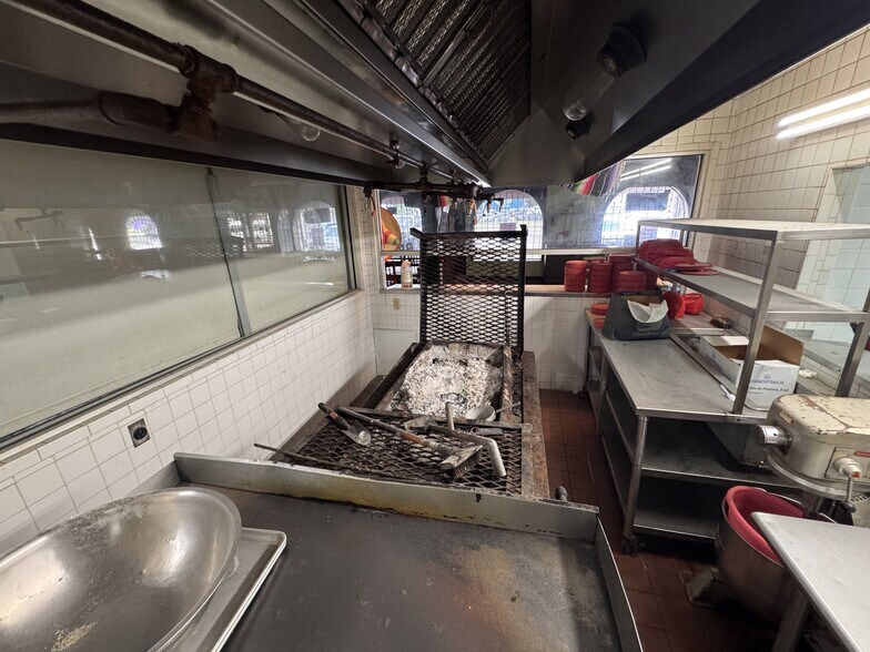 More Photos Of 1310-1312 N Wayside Dr, Houston Restaurant For Lease