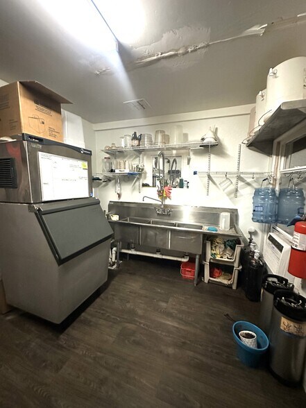 More Photos Of 625 N 7th St, Phoenix Storefront For Lease