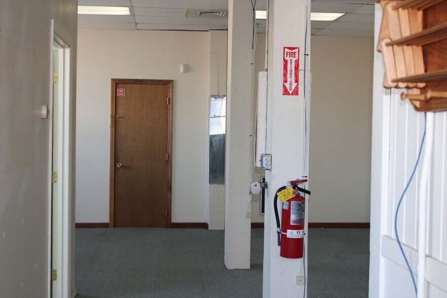 More Photos Of 65 Main St, Springfield Distribution For Sale