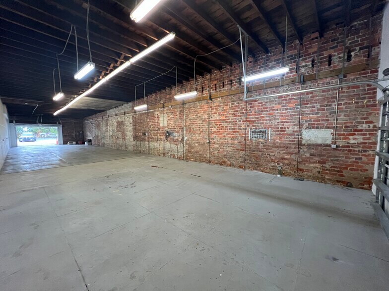 More Photos Of 2108 W Kennedy Blvd, Tampa Freestanding For Sale