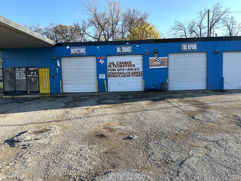 More Photos Of 2320 E Berry St, Fort Worth Flex For Sale