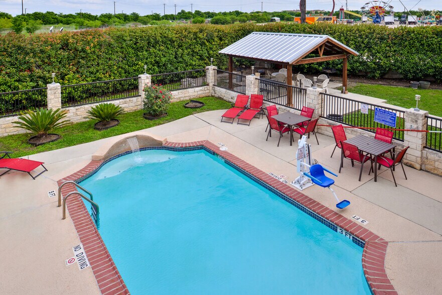 More Photos Of 15101 S Interstate 35, Buda Hotel For Sale