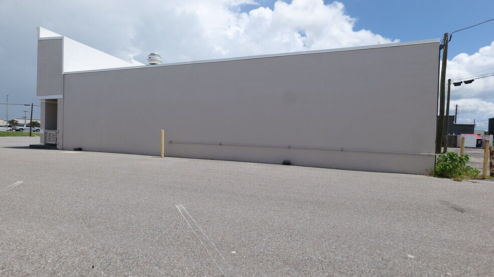 More Photos Of 5114-5134 Us Highway 19, New Port Richey Unknown For Lease